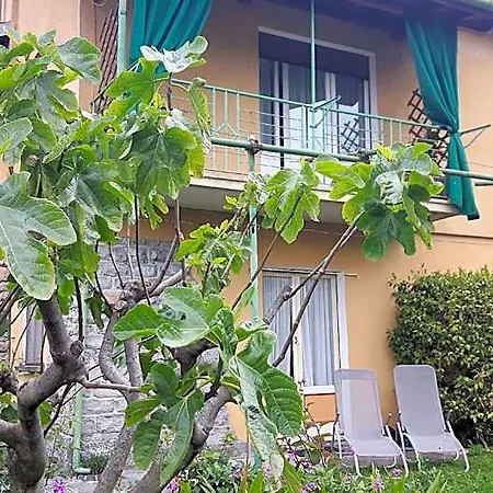 With Garden And Private Parking ベッラージョ